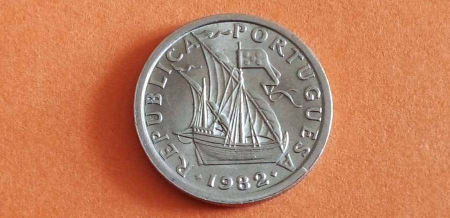 PORTUGAL TWO AND HALF ESCUDO.1982