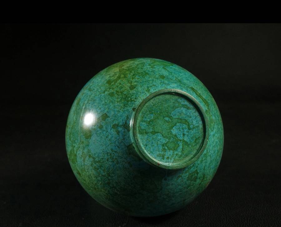 SOLID BRONZE ANTIQUE CHINESE VASE