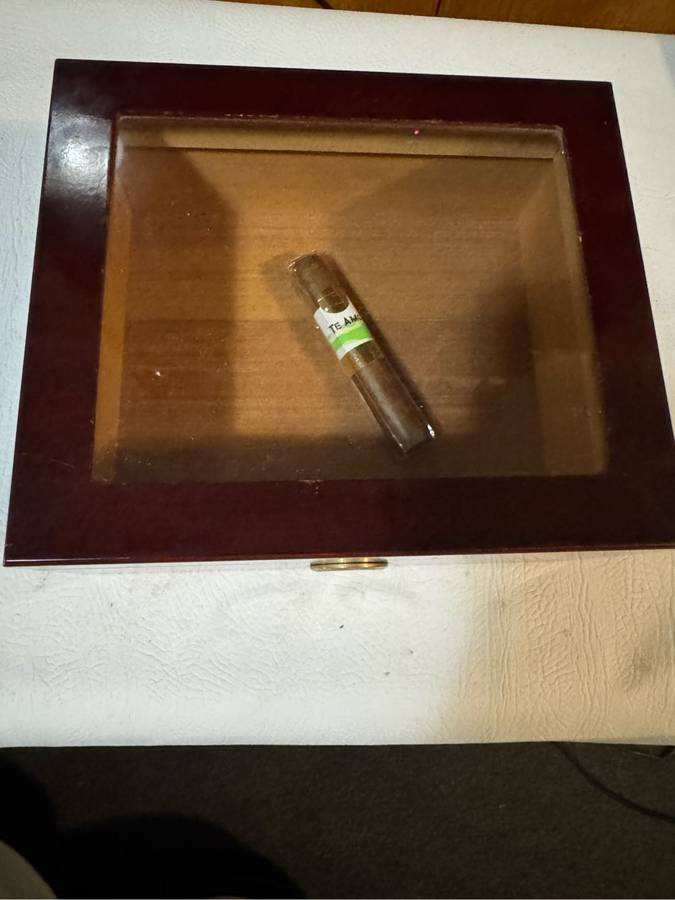 Cigar plus cigar box