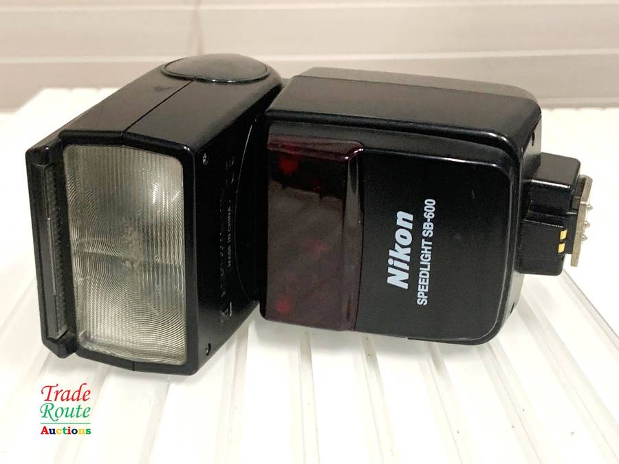 Nikon SB-600 Speedlight Flash for Nikon DSLR Cameras
