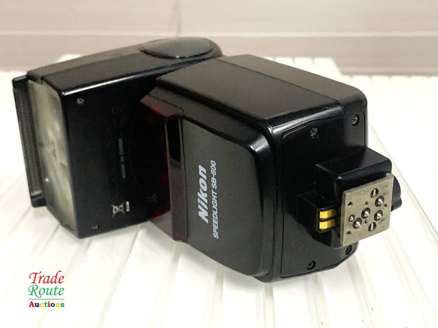 Nikon SB-600 Speedlight Flash for Nikon DSLR Cameras
