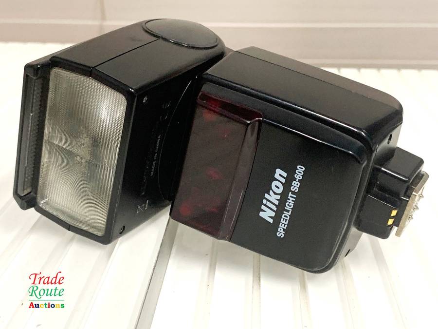 Nikon SB-600 Speedlight Flash for Nikon DSLR Cameras