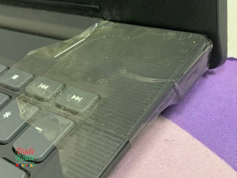 LENOVO V130 15.6 inch LAPTOP - Core i5 - HINGE DAMAGED - Salvage Stock