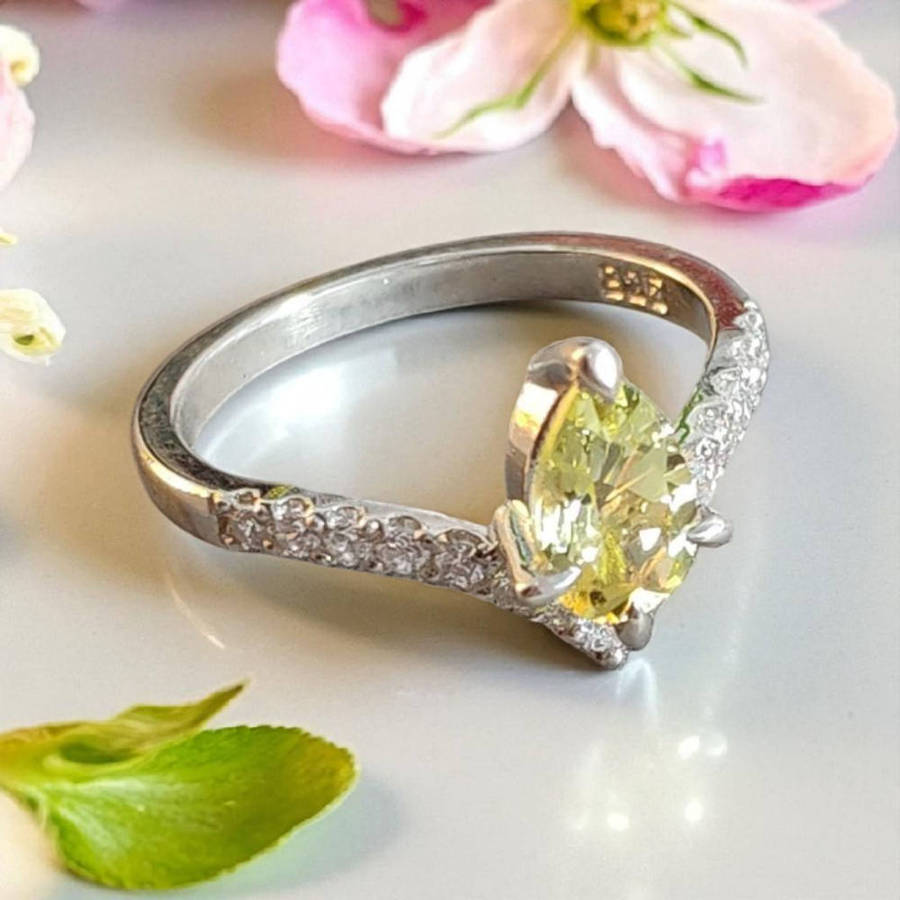 Lime quartz ring