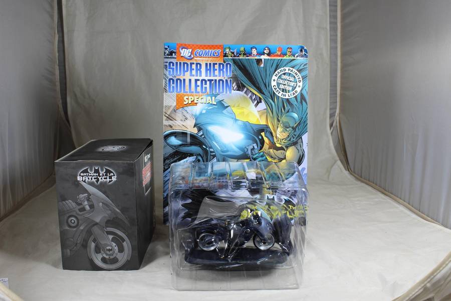 DC comics Super Hero special - lead, hand painted figurine and book - Batman and the Batcycle