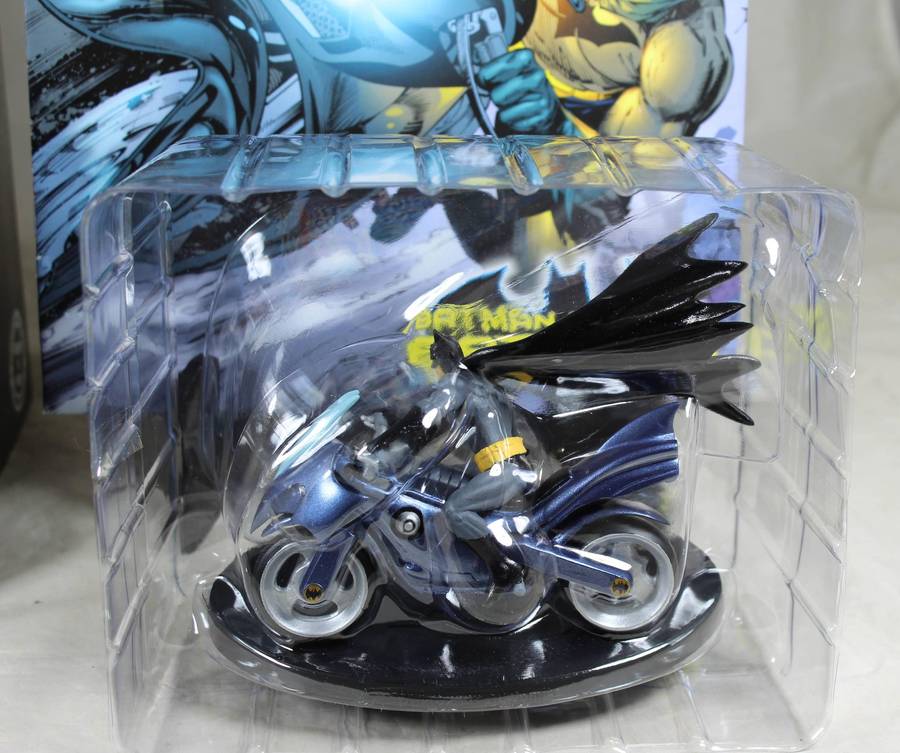 DC comics Super Hero special - lead, hand painted figurine and book - Batman and the Batcycle