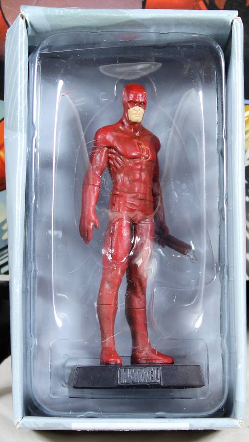 Marvel comics - lead, hand painted figurine with book - Daredevil #13