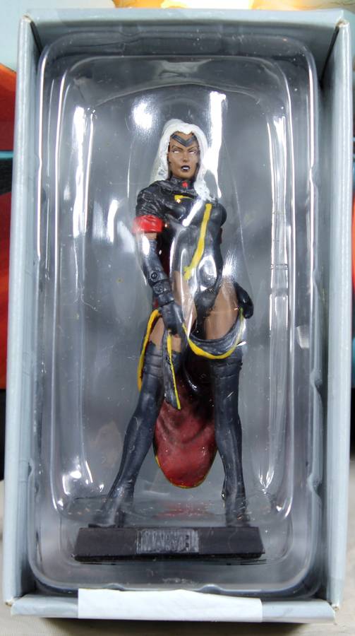 Marvel comics - lead, hand painted figurine with book - Storm #14