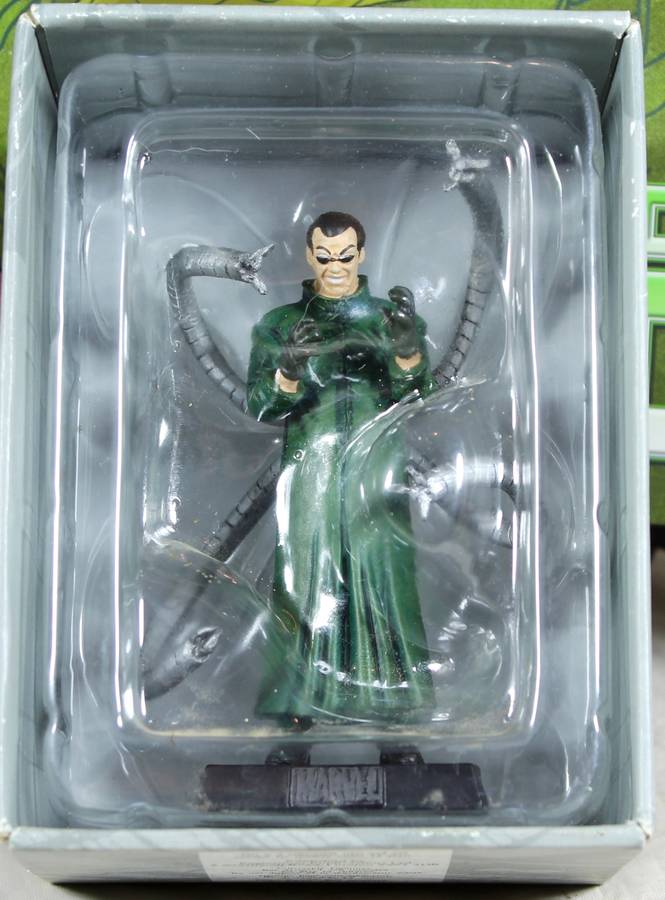 Marvel comics - lead, hand painted figurine with book - Doctor Octopus #3