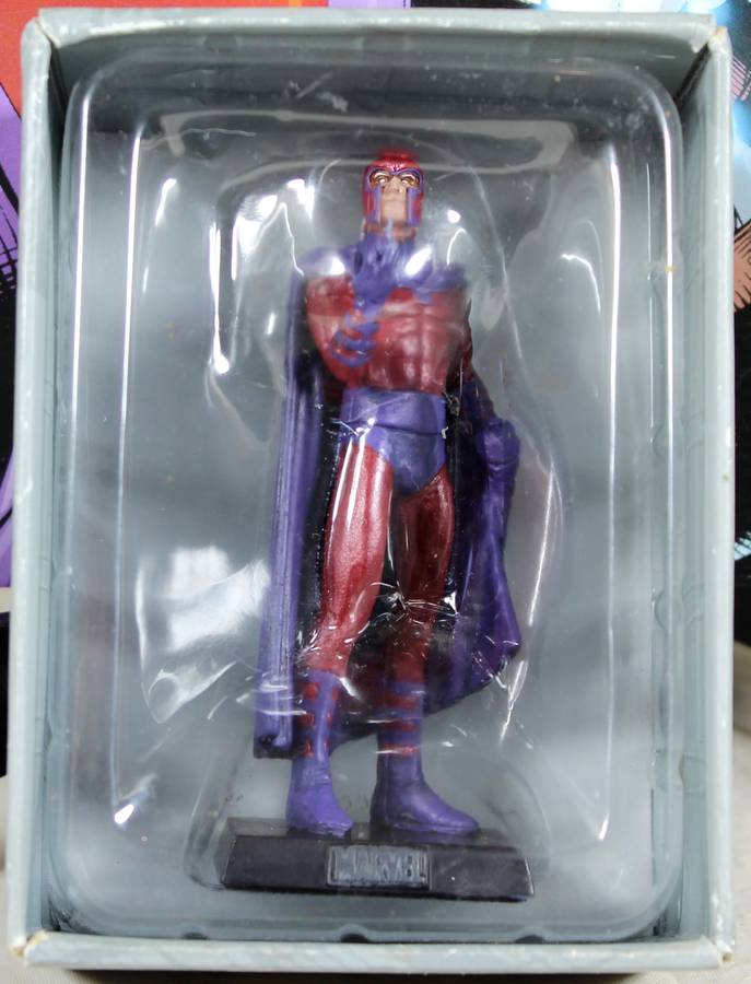 Marvel comics - lead, hand painted figurine with book - Magneto #5
