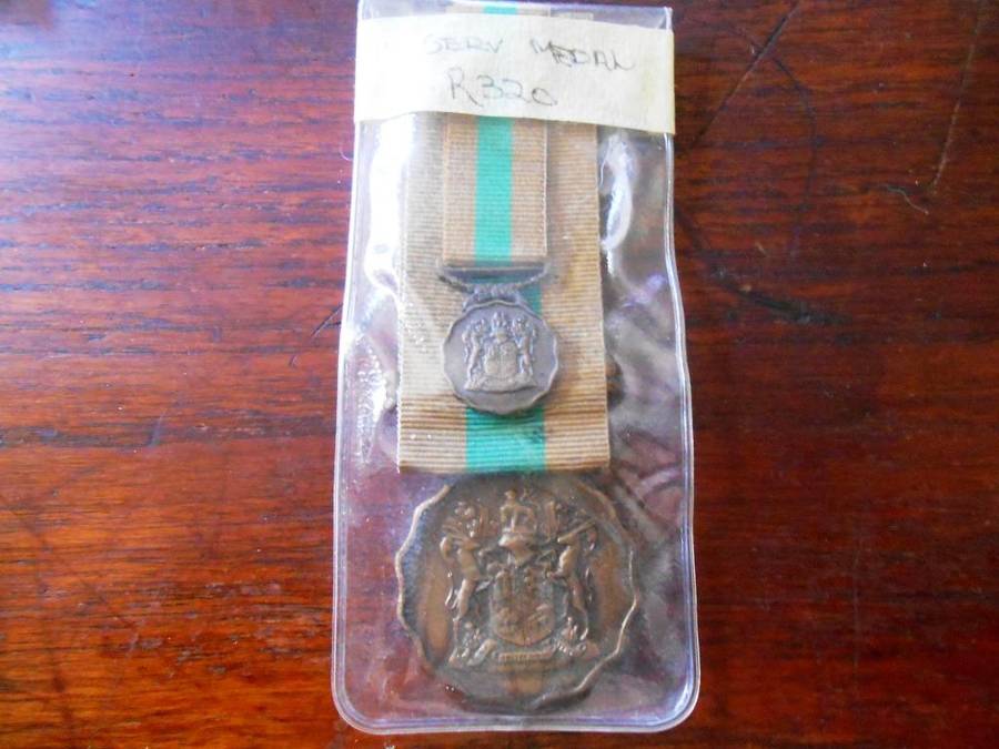 SADF Good Service Medal Set (Full size and Miniature)