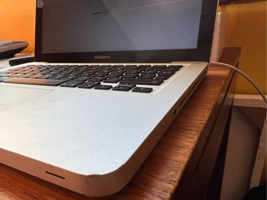 2x MacBook Pro 13 A1278 with chargers