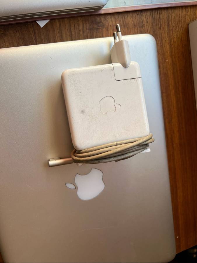 2x MacBook Pro 13 A1278 with chargers
