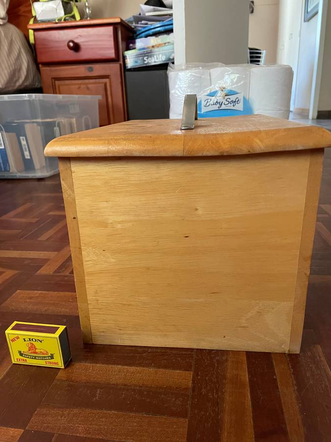 Bread bin
