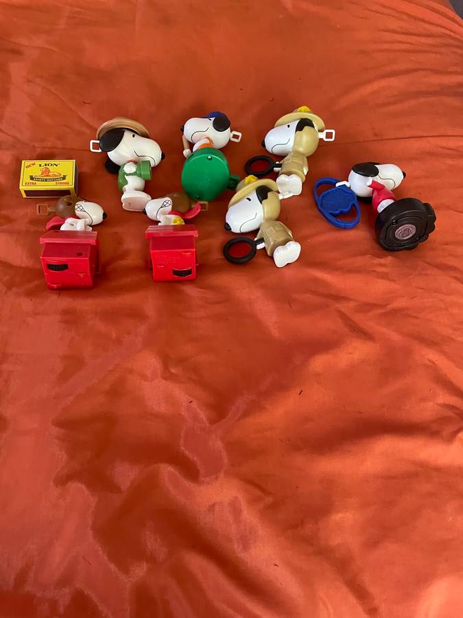 A lot of cute snoopys