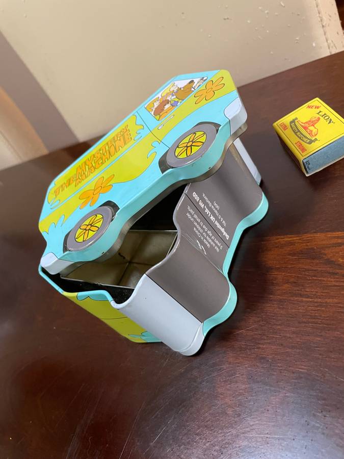 The mystery machine - highly collectible Scooby Doo tin