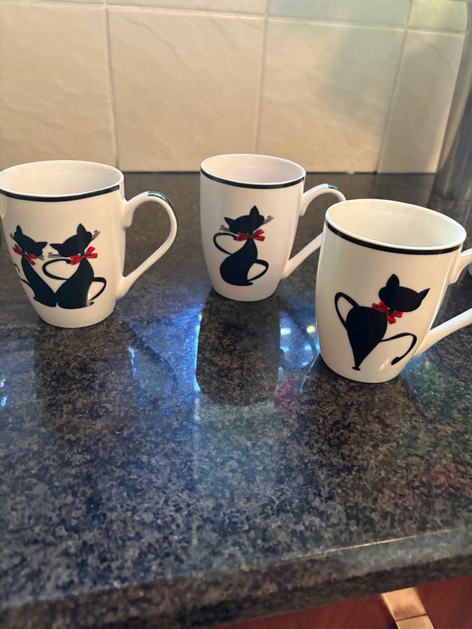 5 x cat themed coffee cups - as new condition