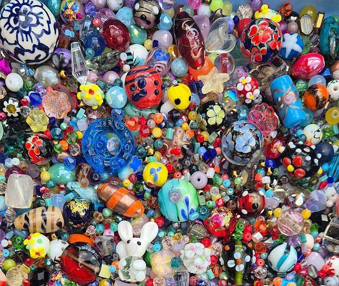 6Kg  Mixed / Assorted Glass Beads +/- 12500 pcs