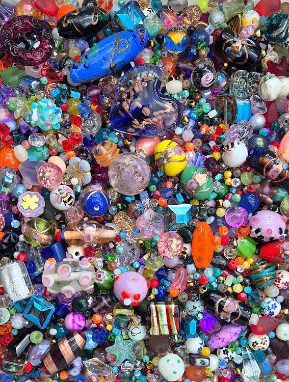 6Kg  Mixed / Assorted Glass Beads +/- 12500 pcs