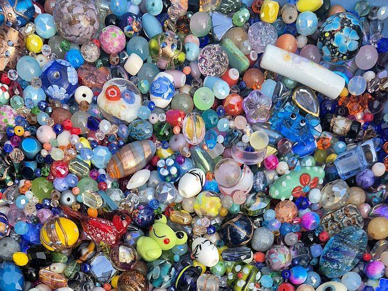 4.7Kg  Mixed / Assorted Glass Beads +/- 10500pcs