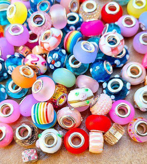 162pc Assorted Glass , Acrylic, Resin Euro Fit Beads And Bracelets