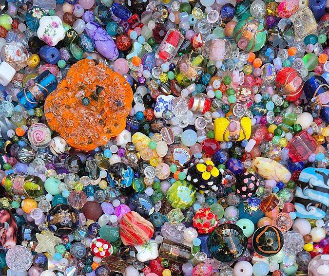 7.2Kg  Mixed / Assorted Glass Beads /  Gold Plated / Stainless Steel & Other Findings