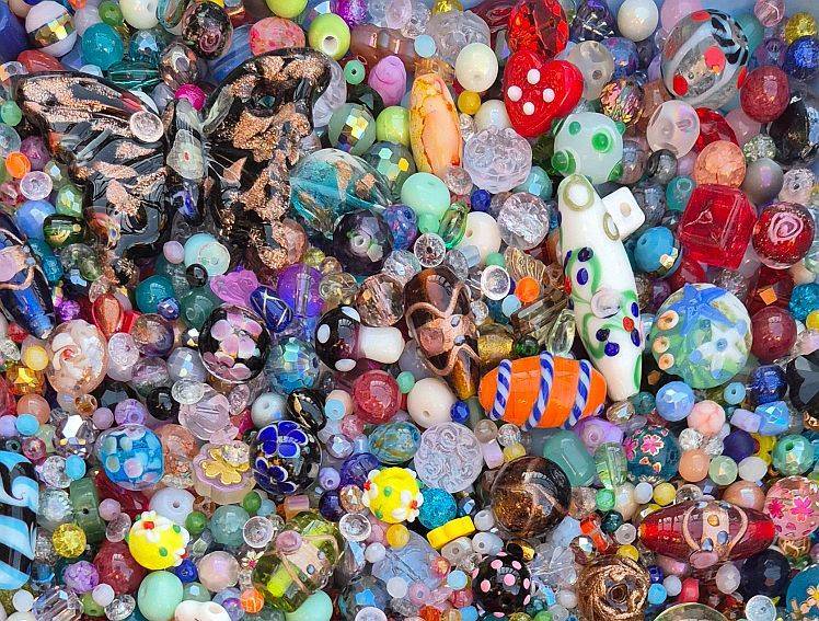 7.2Kg  Mixed / Assorted Glass Beads /  Gold Plated / Stainless Steel & Other Findings