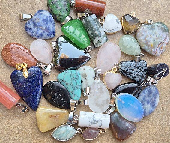 30pcs Assorted   / Natural / Synthetic  / Gemstone Pendants