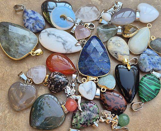 30pcs Assorted   / Natural / Synthetic  / Gemstone Pendants