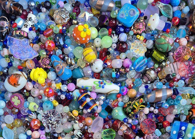4.3Kg  Mixed / Assorted Glass Beads +/- 9500pcs