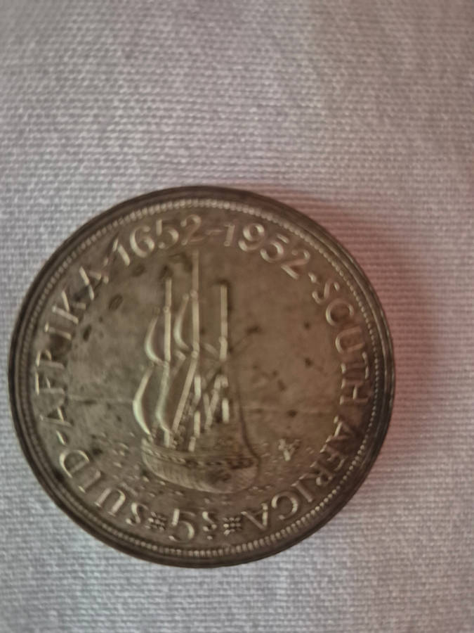 12× 5 shillings coins ..1 bid for lot see photos
