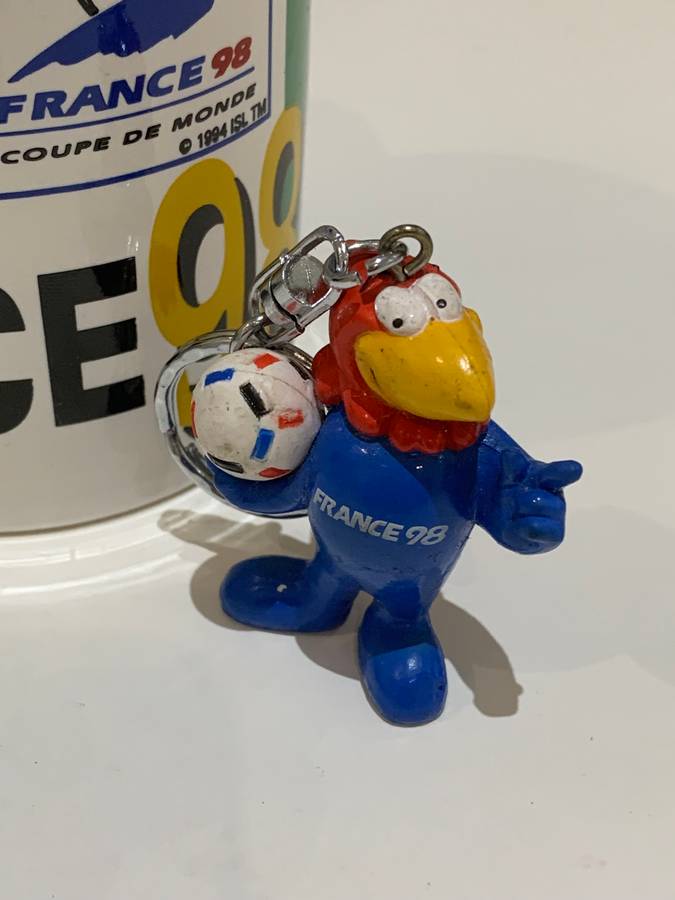 1998 FIFA Football WorldCup France - Souvenir Merchandise  Footix Mascot  Mug & Vinyl Fig Keychain