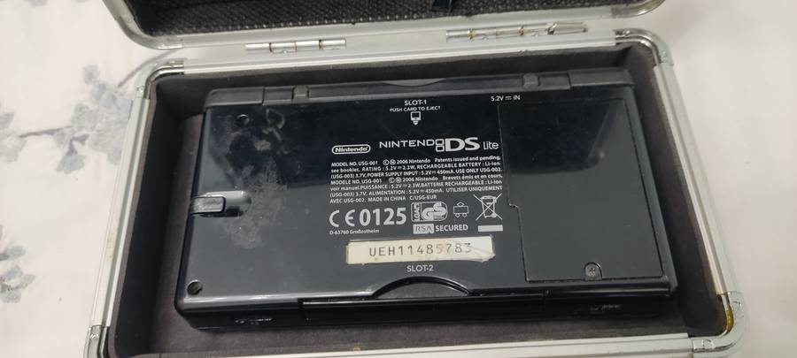 Nintendo DS Lite + 3 Games + Case