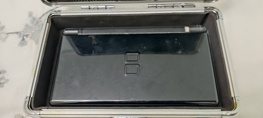 Nintendo DS Lite + 3 Games + Case