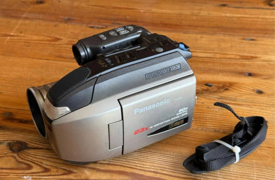 Vintage Panasonic LV-678 camcorder