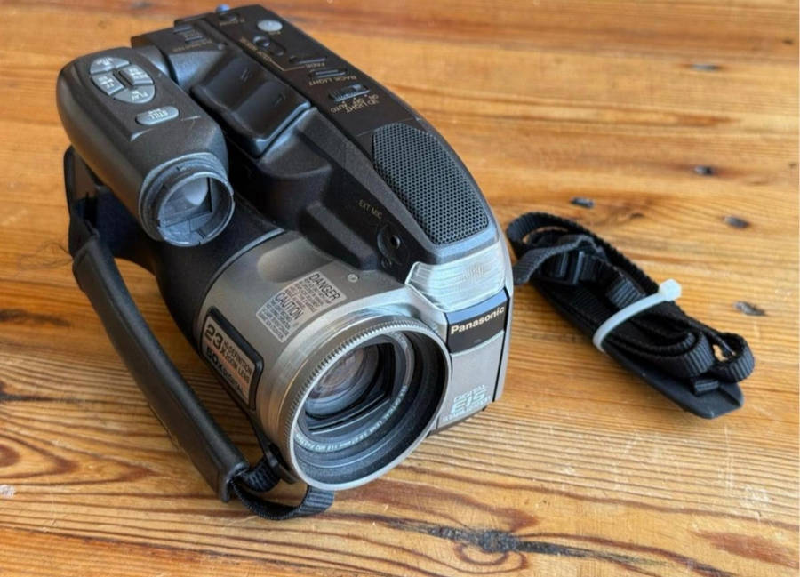 Vintage Panasonic LV-678 camcorder