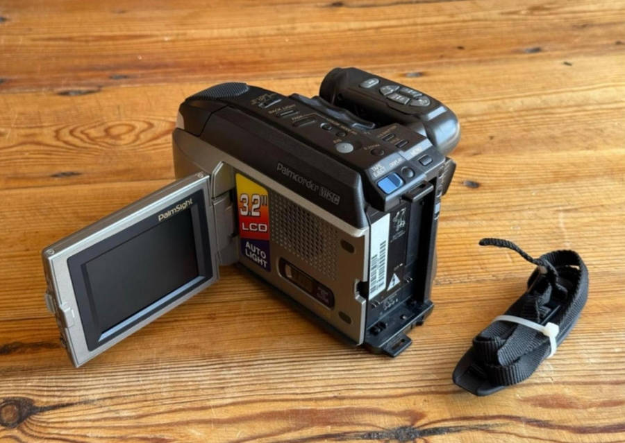 Vintage Panasonic LV-678 camcorder