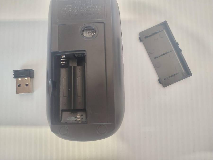 Wireless Mouse: 2.4ghz wireless mouse
