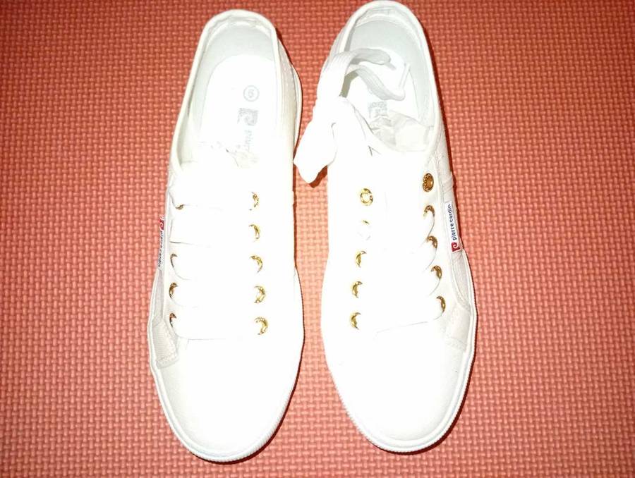 Pierre Cardin Size 5 Women's Converse Shoes For Sale