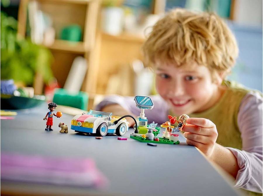 ** Brand new ** LEGO Friends Electric Car and Charger (170 Pieces)