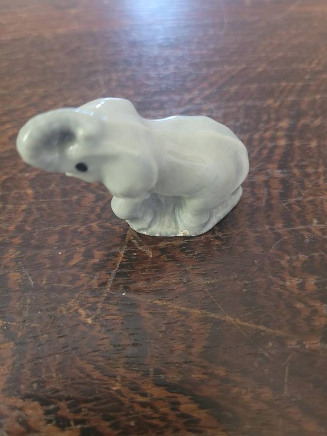 TEN COLLECTABLE WADE WHIMSIES FROM NURSERY RHYMES AND ANIMALS-ALL FOR ONE BID