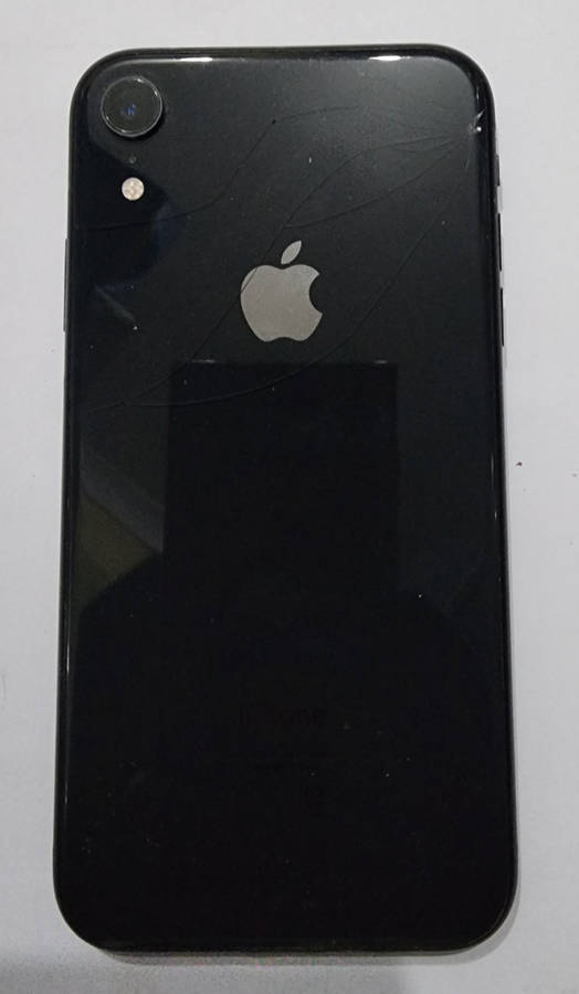 iPhone XR 128GB Black (Crack on the back)