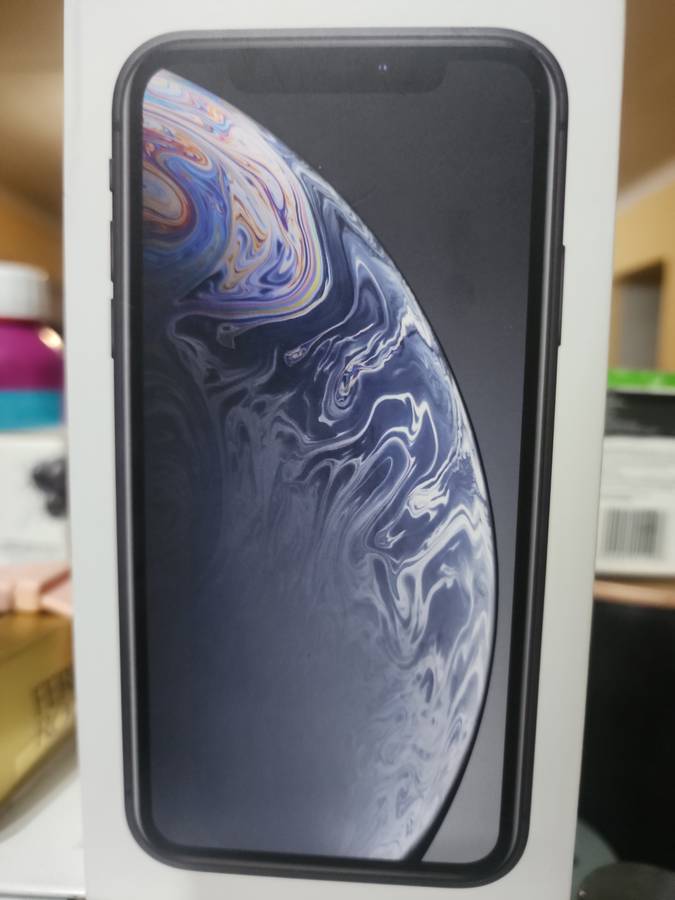 iPhone XR 128GB Black (Crack on the back)
