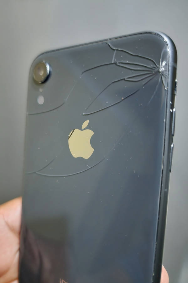 iPhone XR 128GB Black (Crack on the back)