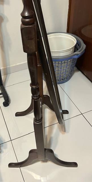 SOLID WOOD "FREE-STANDING" TILTING OVAL CHEVAL MIRROR IN GREAT CONDITION