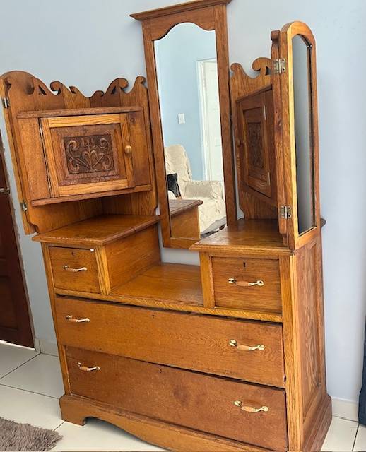 Vintage  dresser with folding mirrors