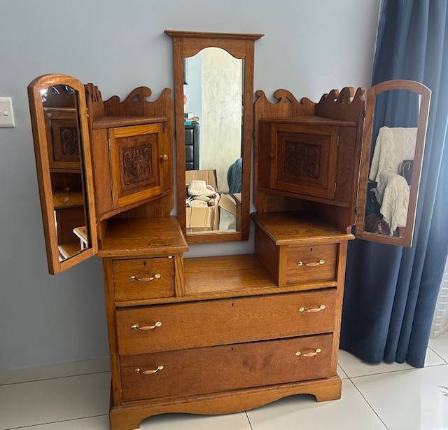 Vintage  dresser with folding mirrors
