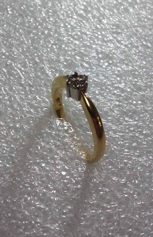 18ct Yellow Gold Diamond Solitaire Ring