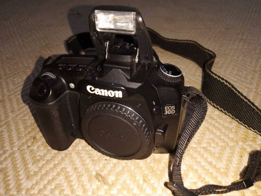 Canon 30D DSLR camera