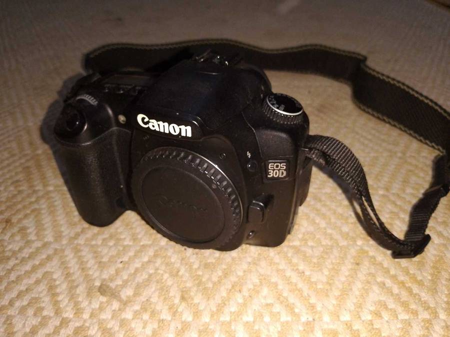 Canon 30D DSLR camera